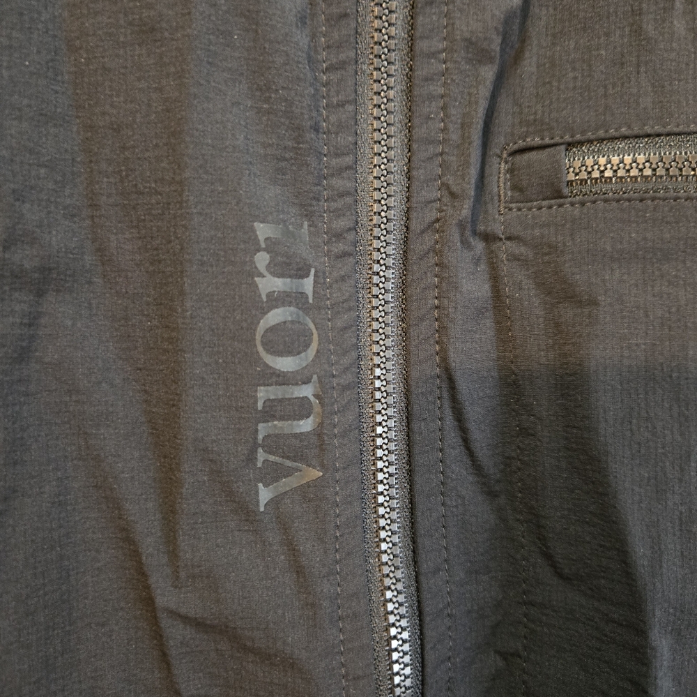 Vuori Men's Black Lightwieght Rain Jacket - Picture 3 of 4